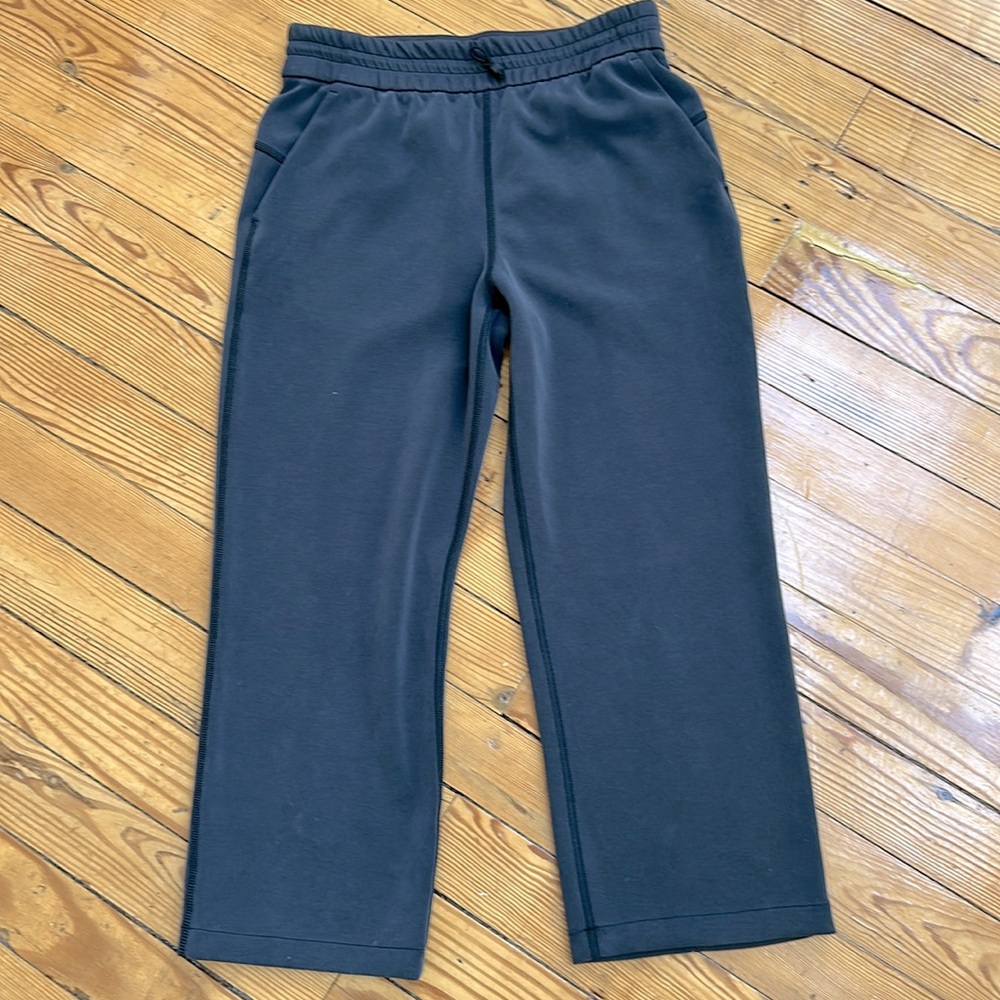 Lululemon Wide Leg High Crop Capri Jogger Pants